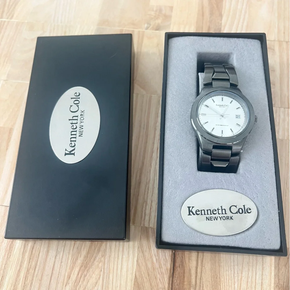 Kenneth Cole New York men’s silver tone dial stainless steel watch NEW BATTERY